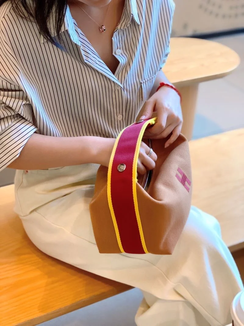 Effortless Hermes Cosmetic Bags 48317