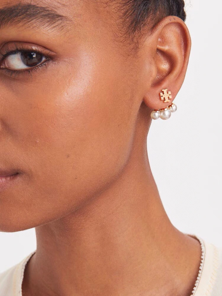 Elegant Hermes Earrings 247402