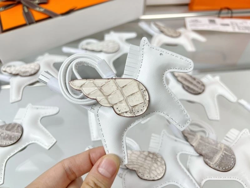 Hermes Handmade Pendant WellDesigned 73728