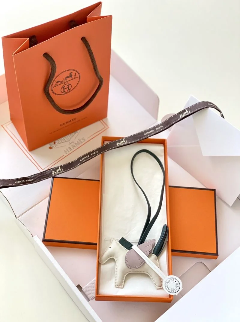 EyeCatching Hermes Handmade Pendant 48171