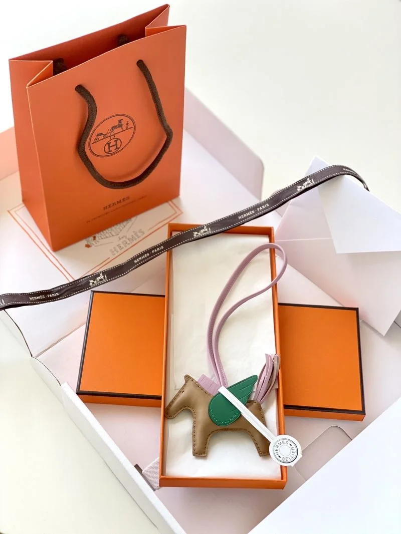 EyeCatching Hermes Handmade Pendant 48171