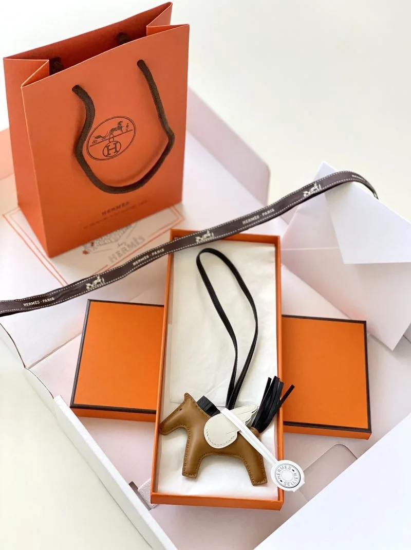 EyeCatching Hermes Handmade Pendant 48171