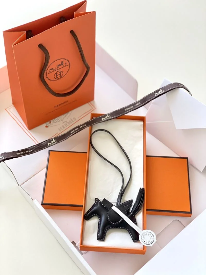 EyeCatching Hermes Handmade Pendant 48171