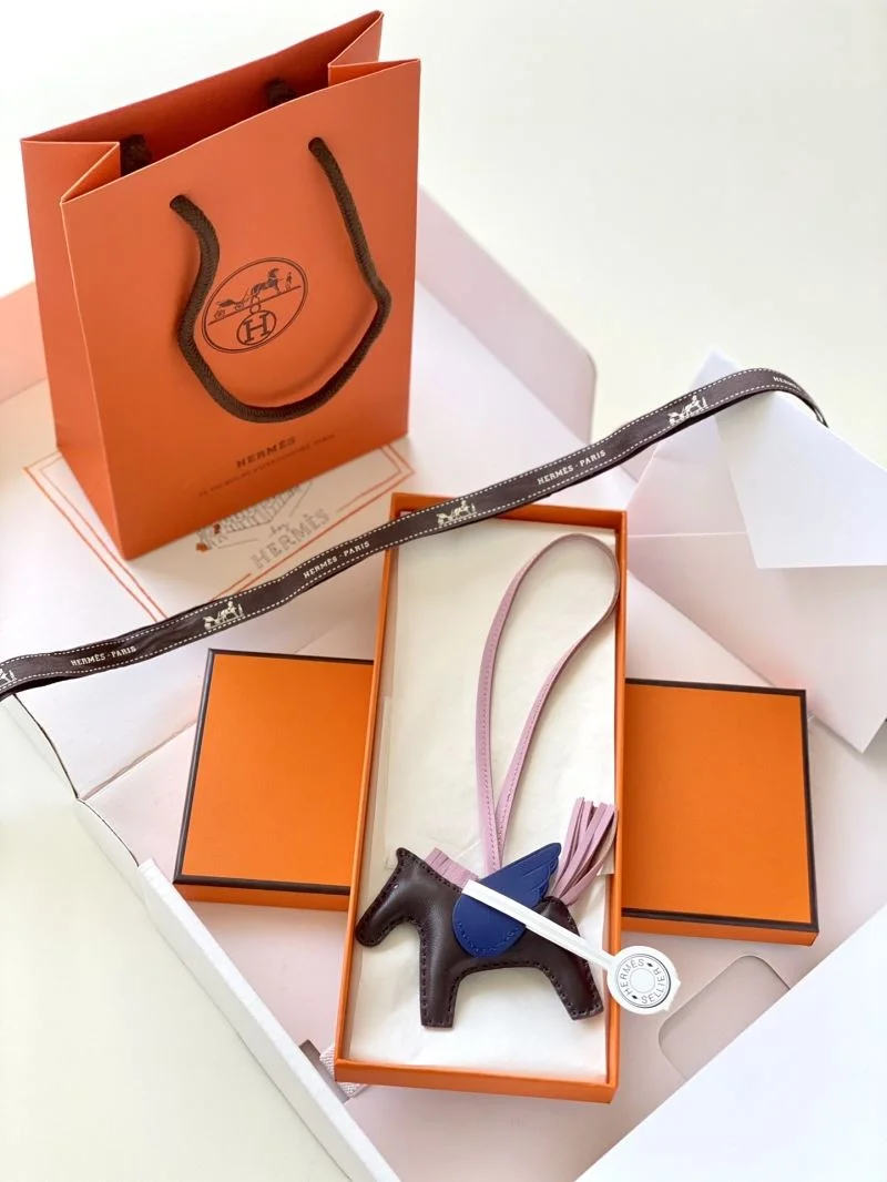 EyeCatching Hermes Handmade Pendant 48171