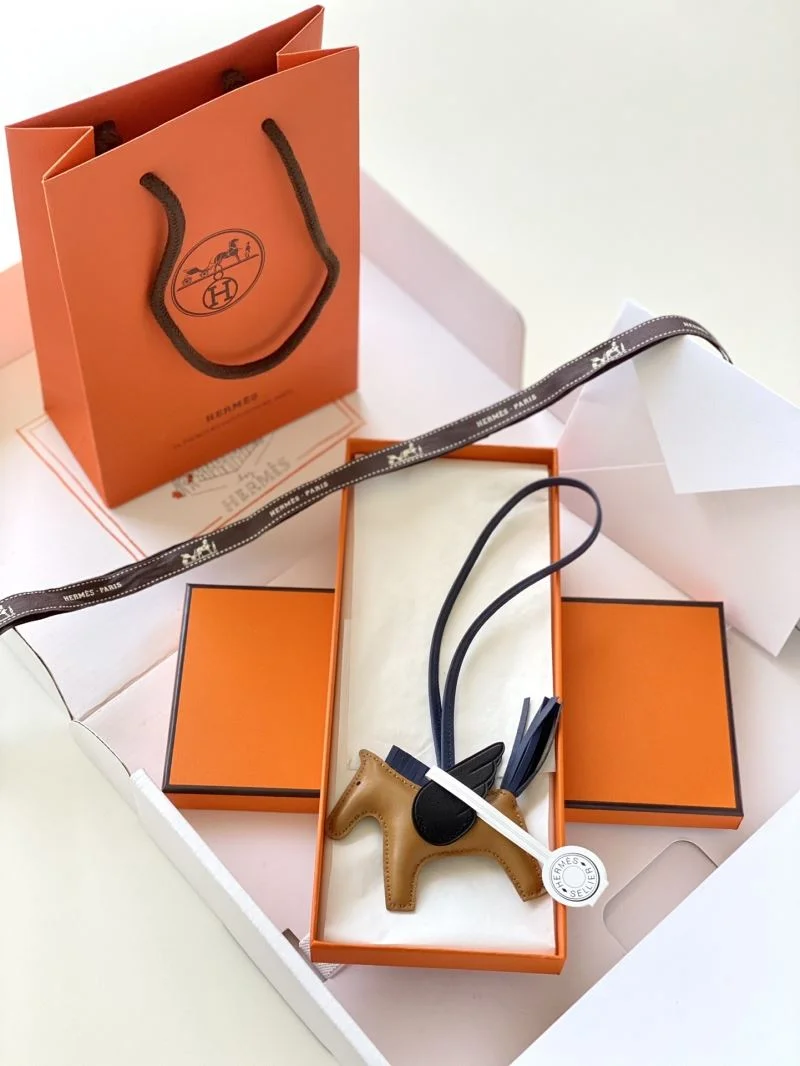 EyeCatching Hermes Handmade Pendant 48171