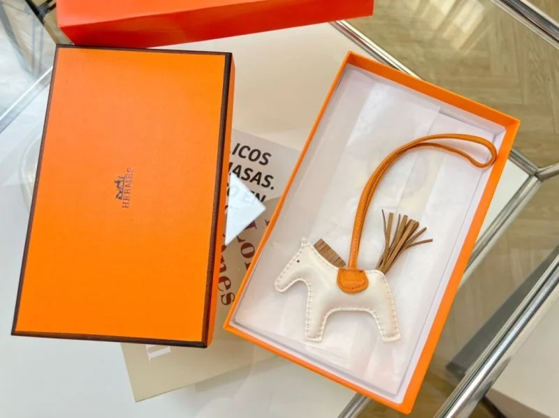 WellDesigned Hermes Handmade Pendant 48159