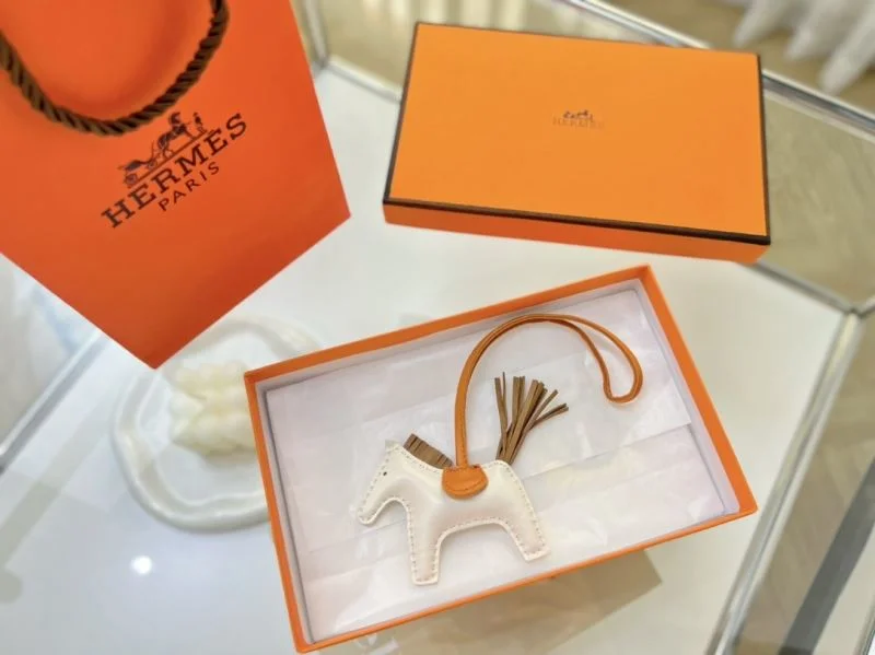 WellDesigned Hermes Handmade Pendant 48159