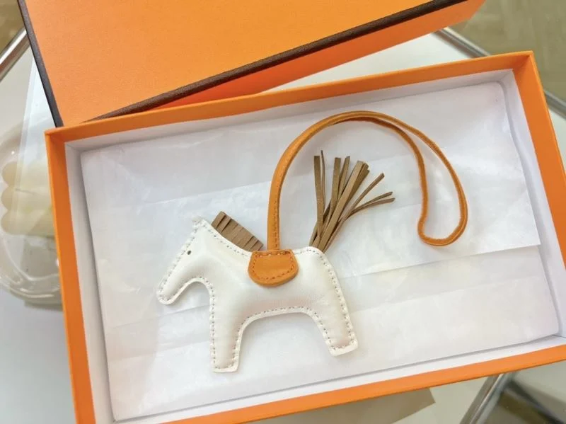 WellDesigned Hermes Handmade Pendant 48159
