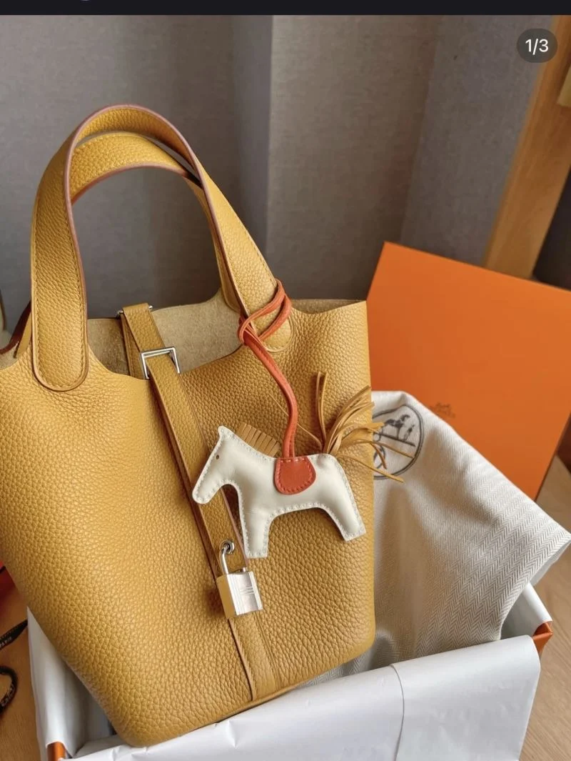 WellDesigned Hermes Handmade Pendant 48159