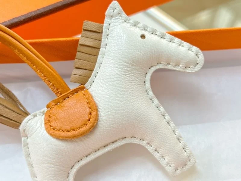WellDesigned Hermes Handmade Pendant 48159