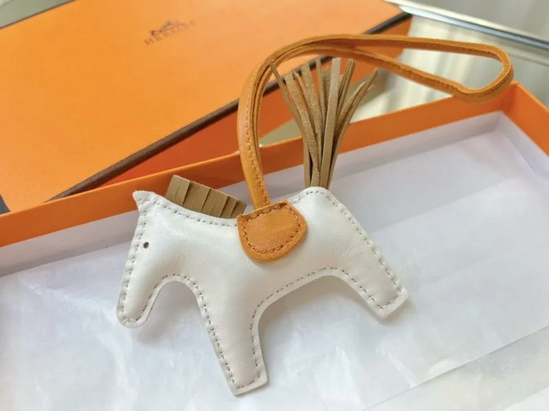 WellDesigned Hermes Handmade Pendant 48159