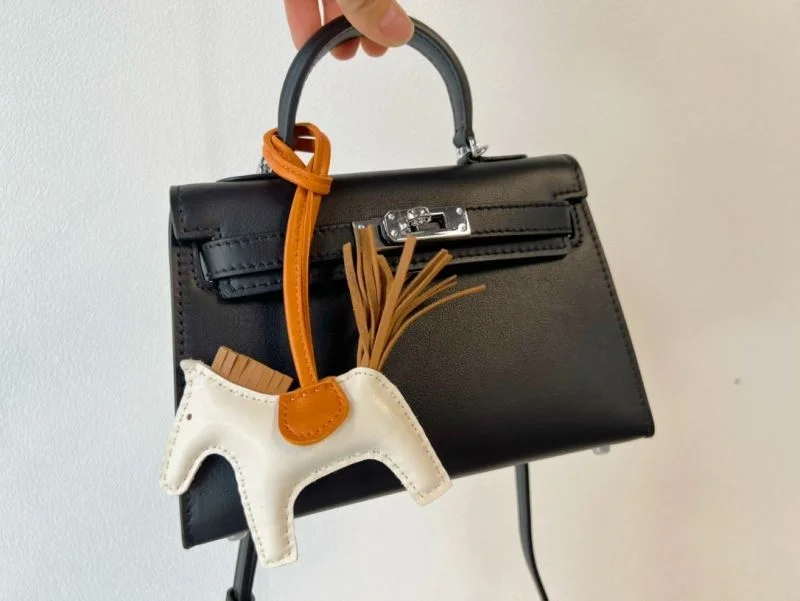 WellDesigned Hermes Handmade Pendant 48159
