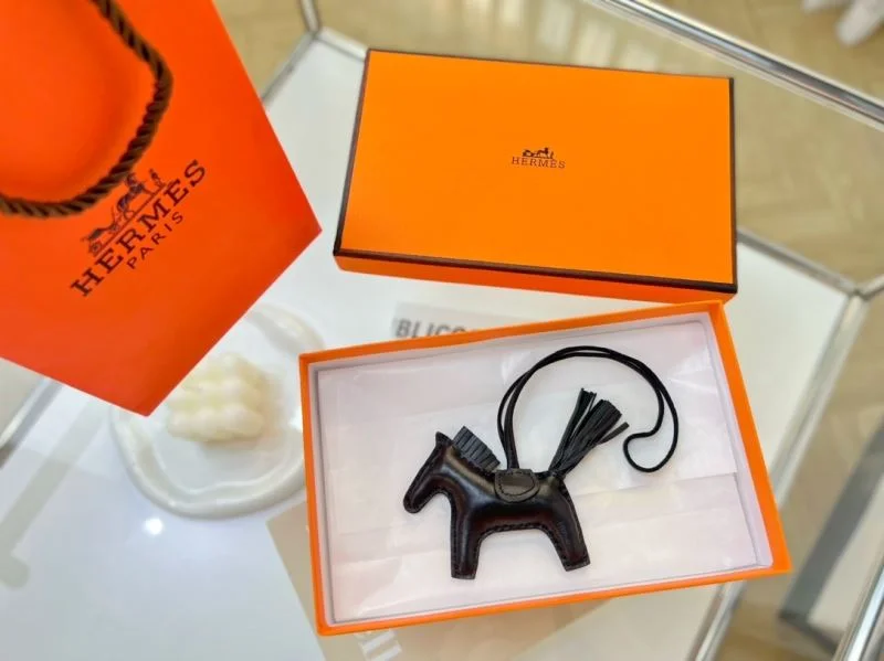 Flexible Hermes Handmade Pendant 48167