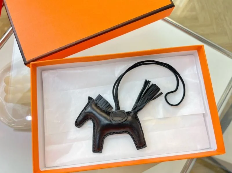 Flexible Hermes Handmade Pendant 48167