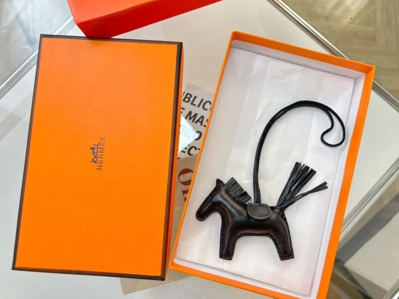 Flexible Hermes Handmade Pendant 48167