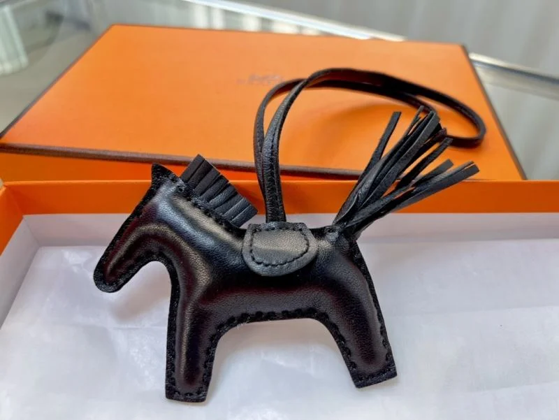 Flexible Hermes Handmade Pendant 48167