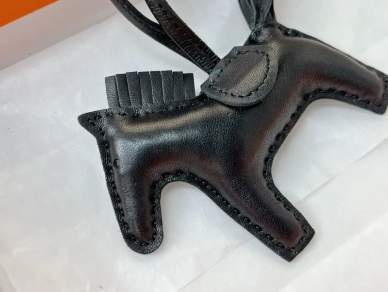 Flexible Hermes Handmade Pendant 48167