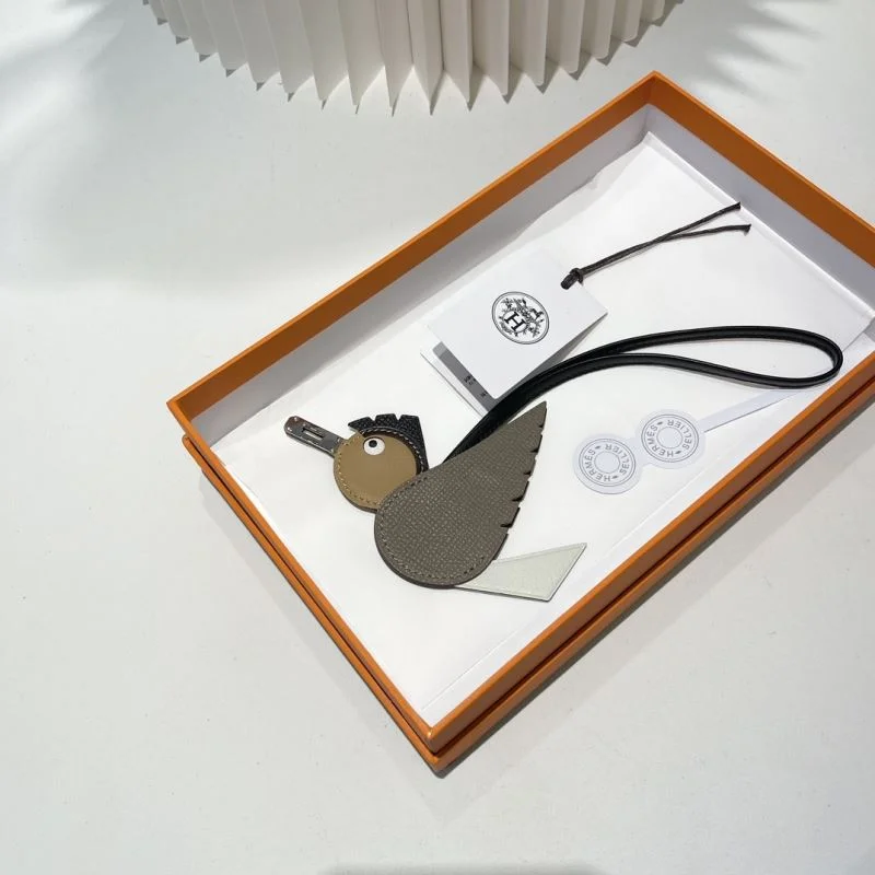 Supportive Hermes Handmade Pendant 48199