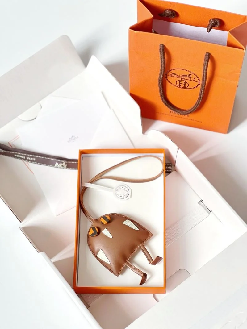 Hermes Handmade Pendant Sophisticated 48130