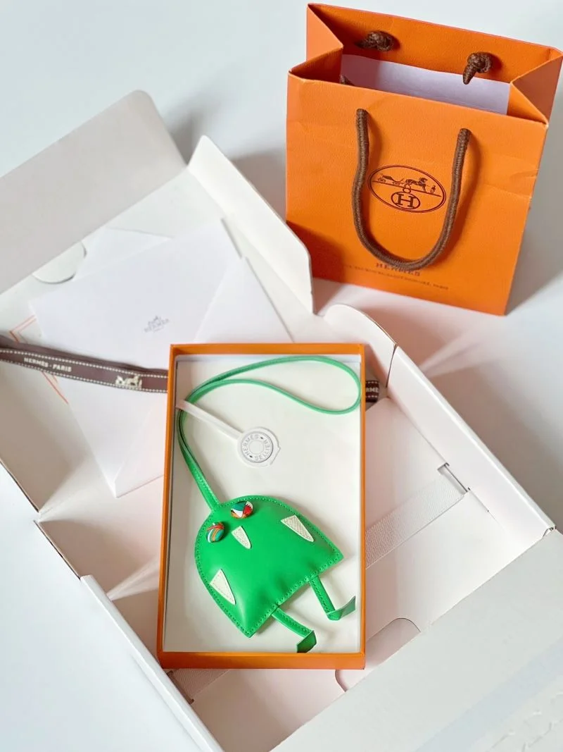 Hermes Handmade Pendant Sophisticated 48130