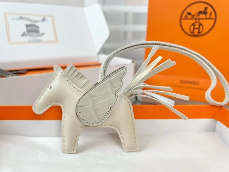 RelaxedFit Hermes Handmade Pendant 48117