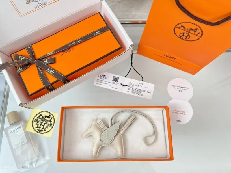 RelaxedFit Hermes Handmade Pendant 48117