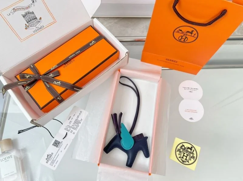 Hermes Handmade Pendant Sporty 48115