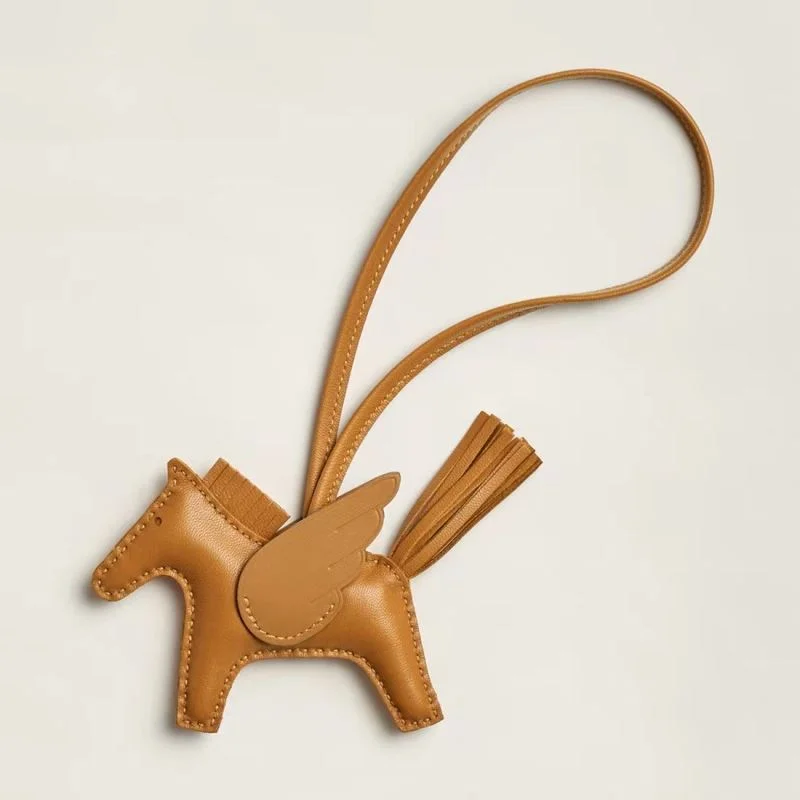 Lightweight Hermes Handmade Pendant 48122