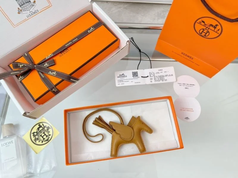Lightweight Hermes Handmade Pendant 48122