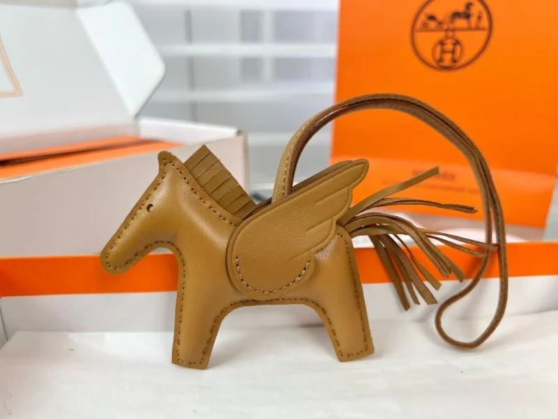 Lightweight Hermes Handmade Pendant 48122