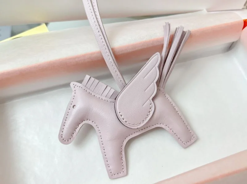 Hermes Handmade Pendant Effortless 48141