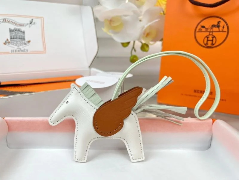 Hermes Handmade Pendant Unisex 48096