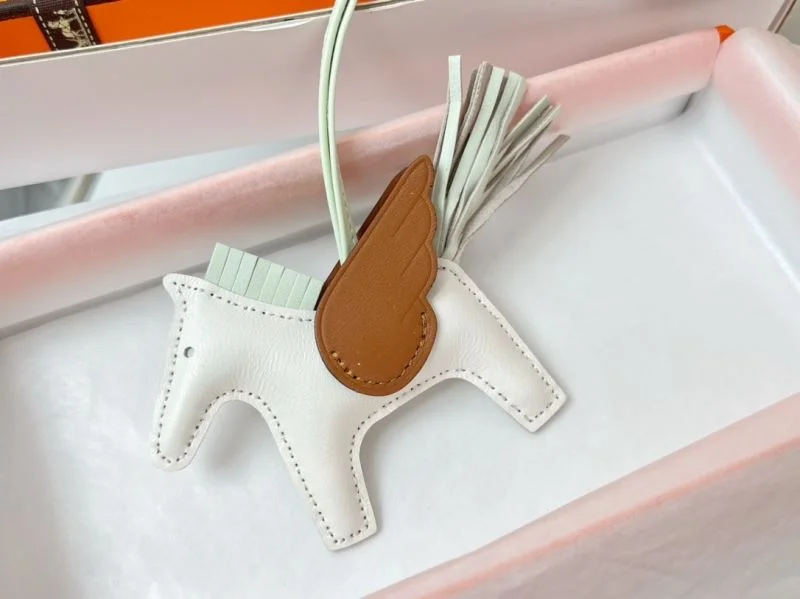Hermes Handmade Pendant Unisex 48096