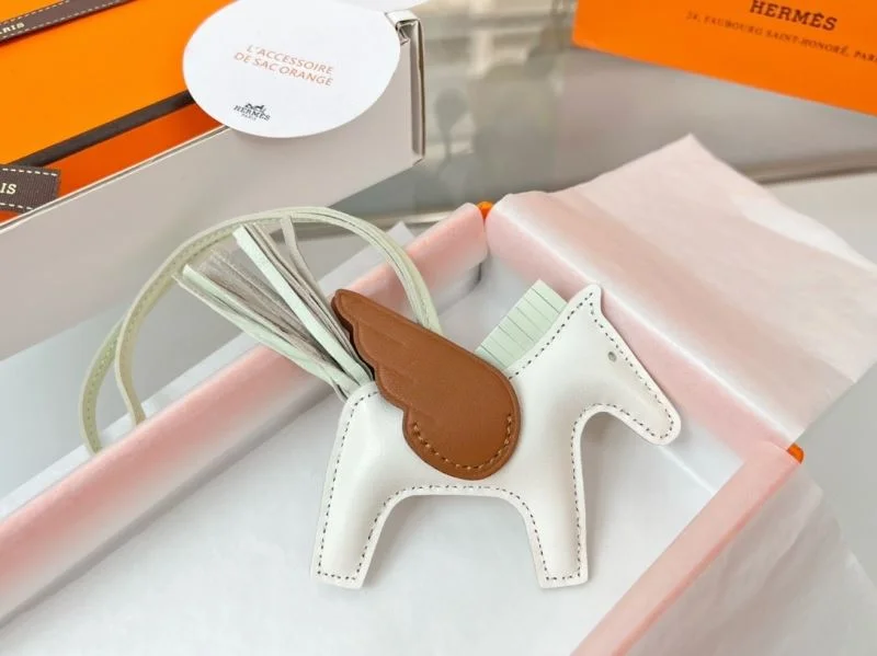 Hermes Handmade Pendant Unisex 48096
