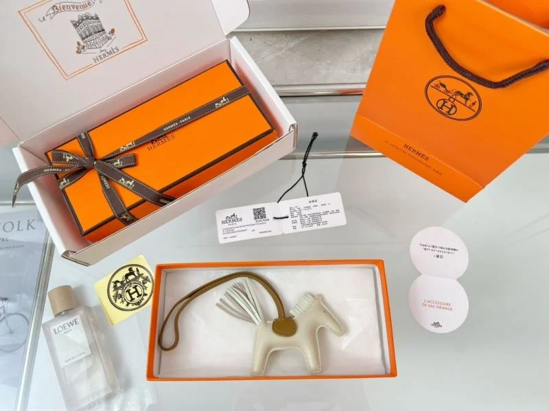 Hermes Handmade Pendant Breathable 48094