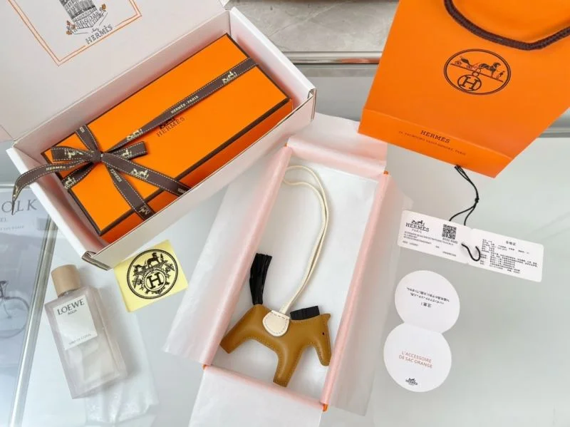 Minimalist Hermes Handmade Pendant 48086