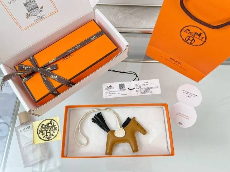 Minimalist Hermes Handmade Pendant 48086