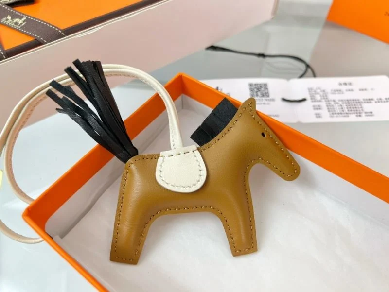 Minimalist Hermes Handmade Pendant 48086