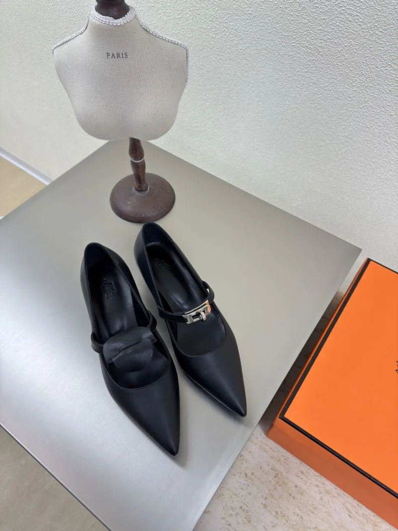 Snug Hermes Low Shoes 27702