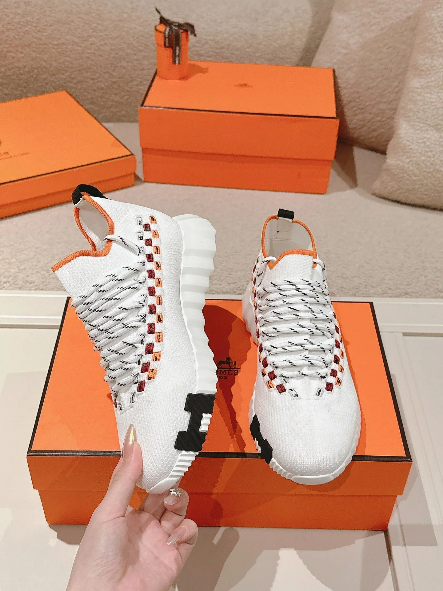 Lightweight Hermes Low Shoes 26664