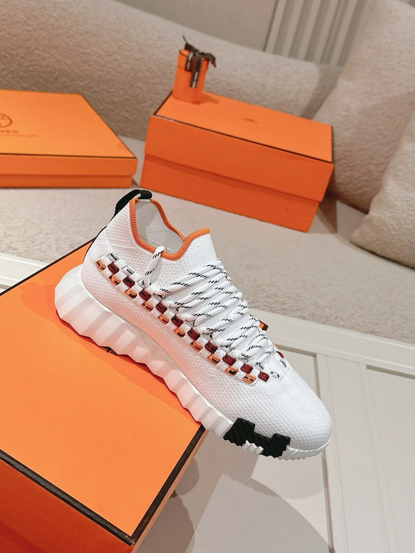 Lightweight Hermes Low Shoes 26664