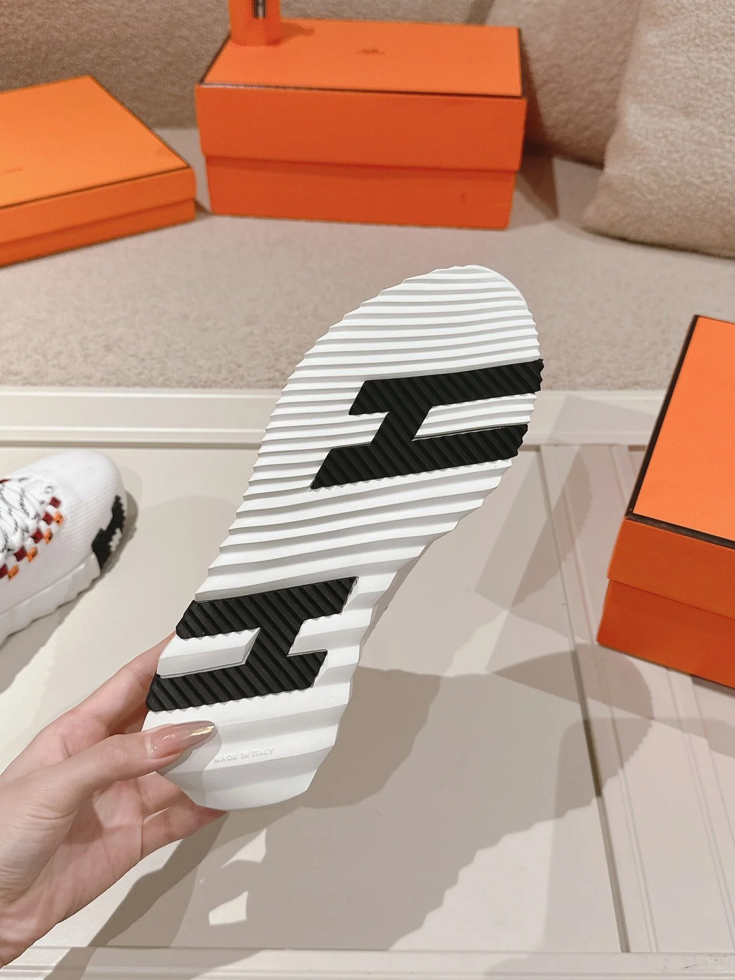 Lightweight Hermes Low Shoes 26664