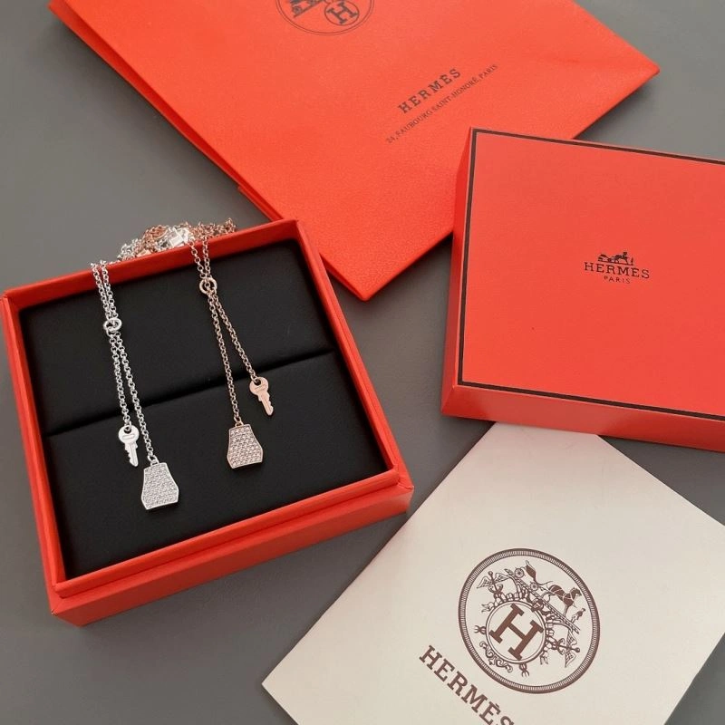 Stylish Hermes Necklaces 247370