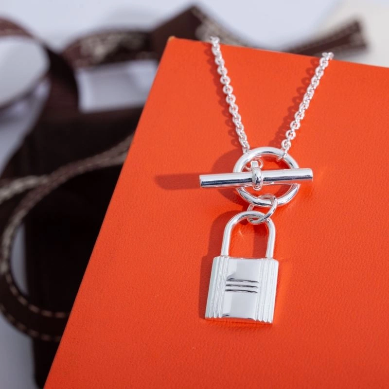 Functional Hermes Necklaces 247560