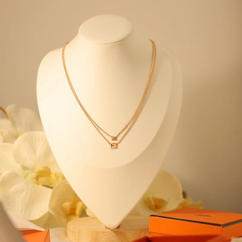 Trendsetting Hermes Necklaces 247126