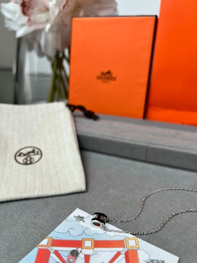 Snug Hermes Necklaces 246962