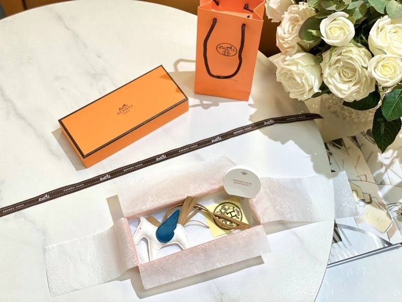 Durable Hermes Ornaments 270222