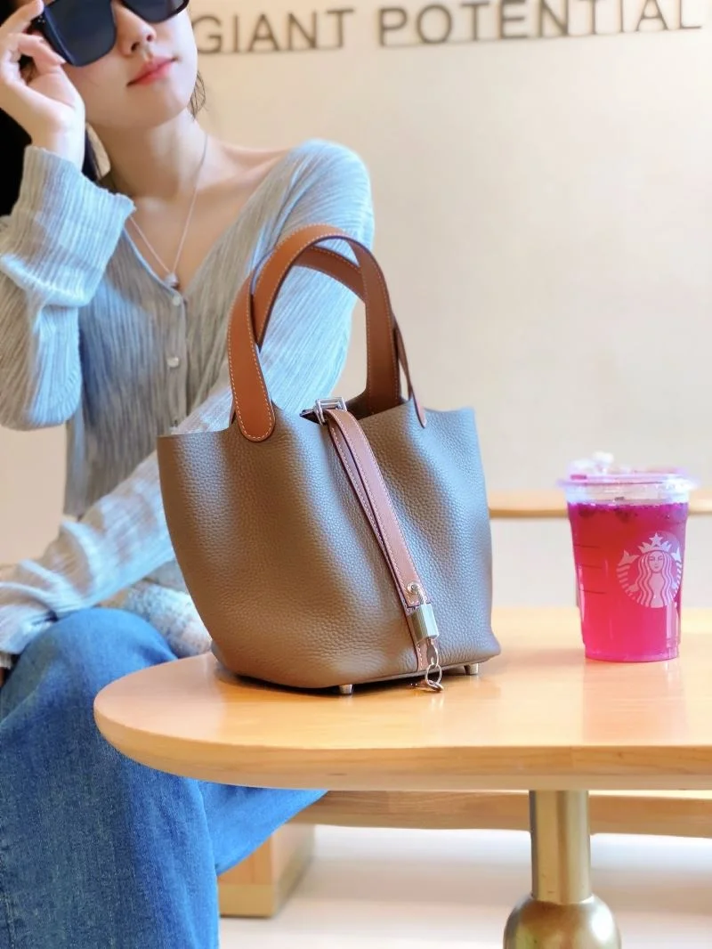 Hermes Picotin Lock Stylish 48618