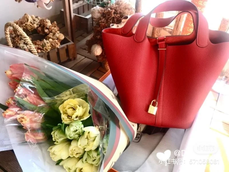 Versatile Hermes Picotin Lock 48589