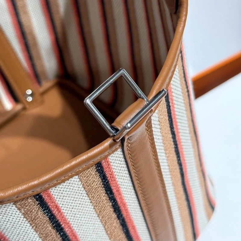 Minimalist Hermes Picotin Lock 47814